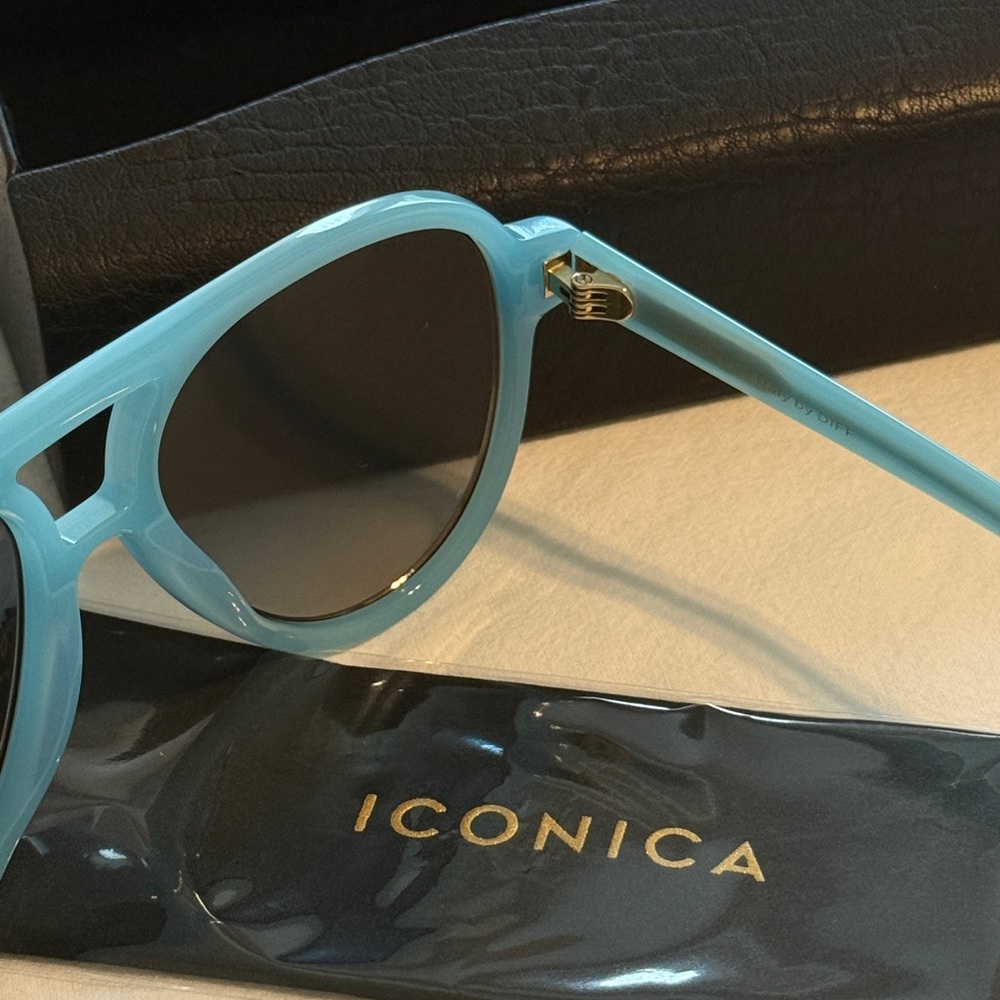 Diff Eyewear Blue Sunglasses
